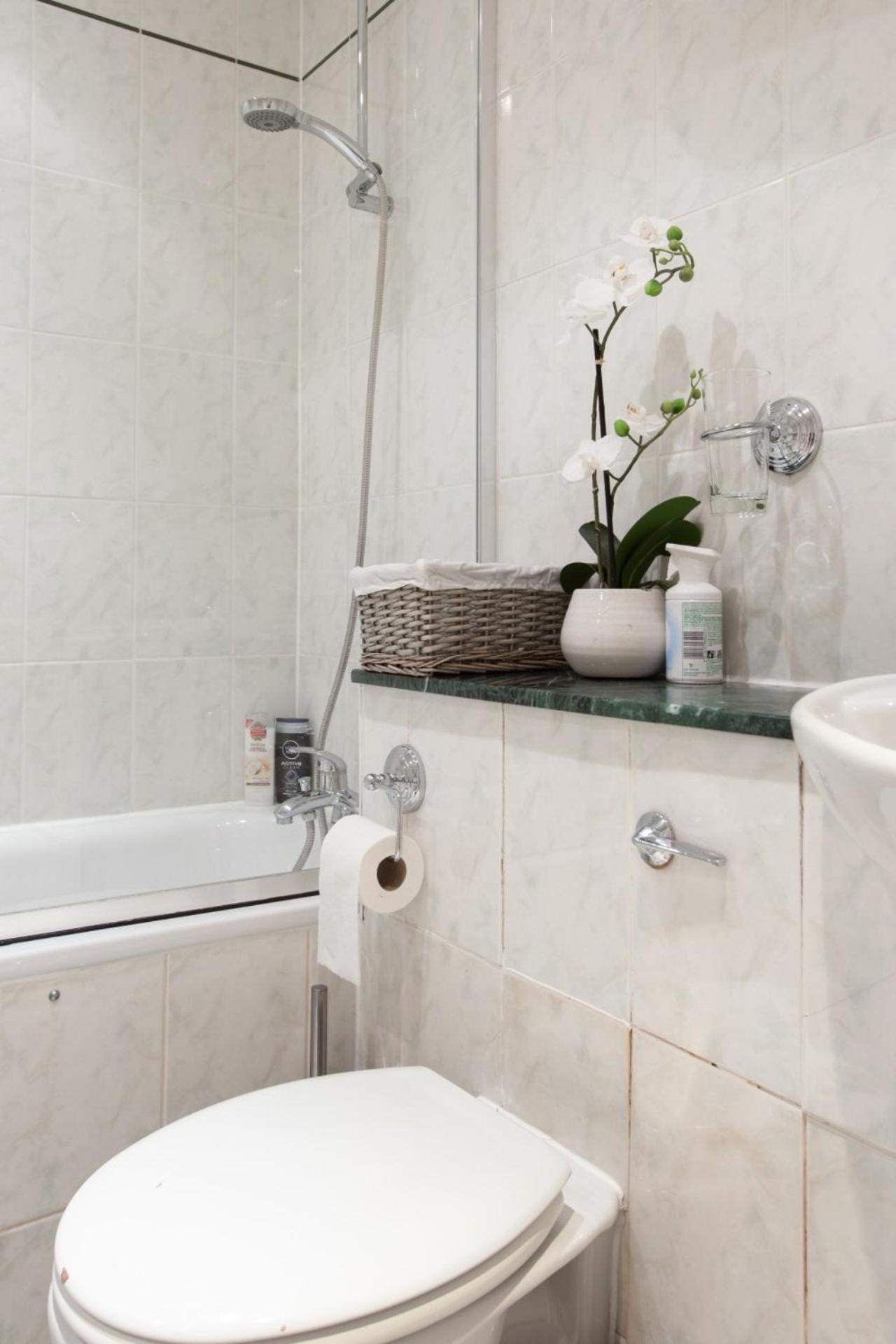Spacious 1 Bed Sloane Square Apartment *