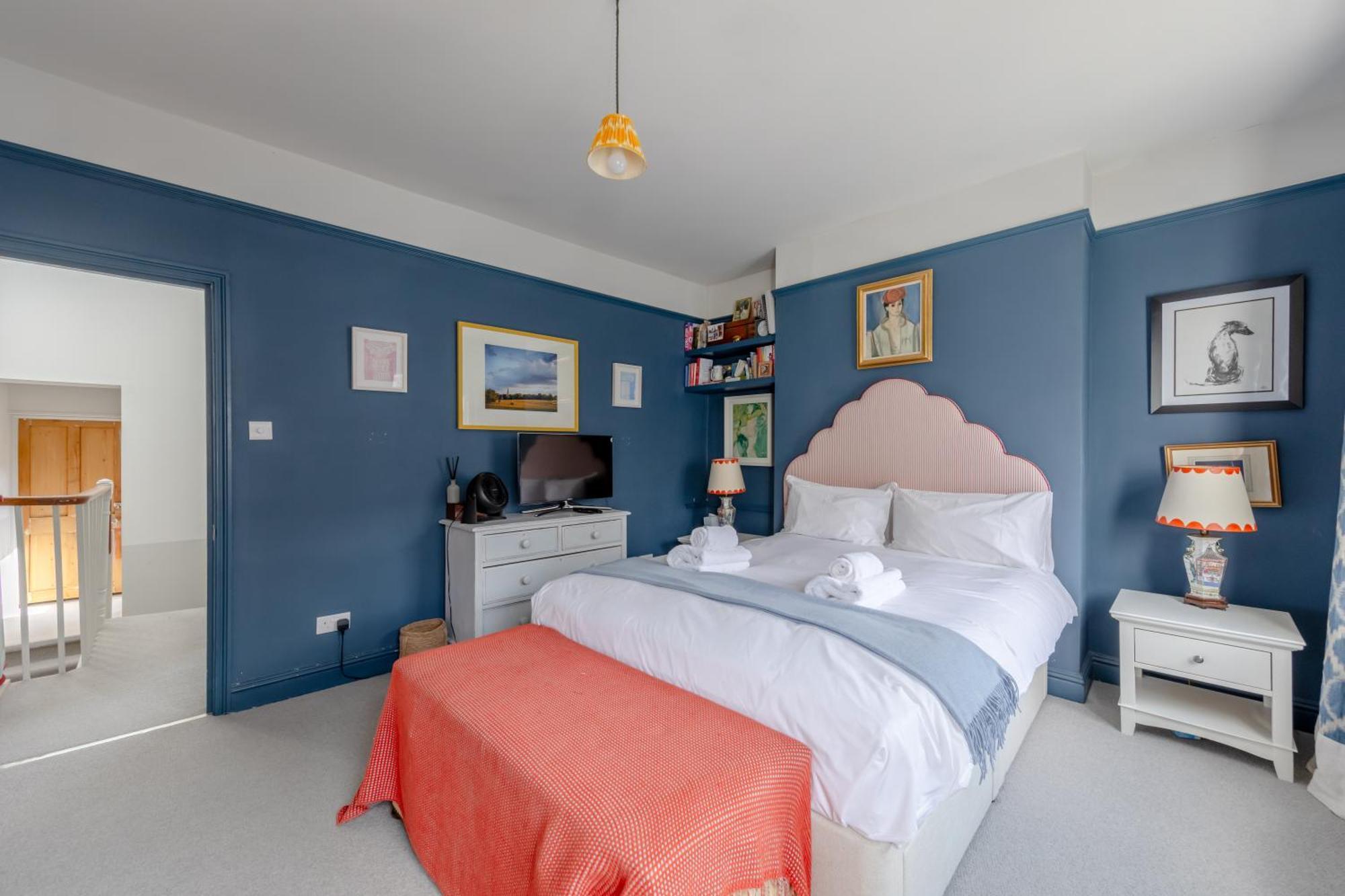 Stylish And Spacious 2 Bedroom House In Brixton *