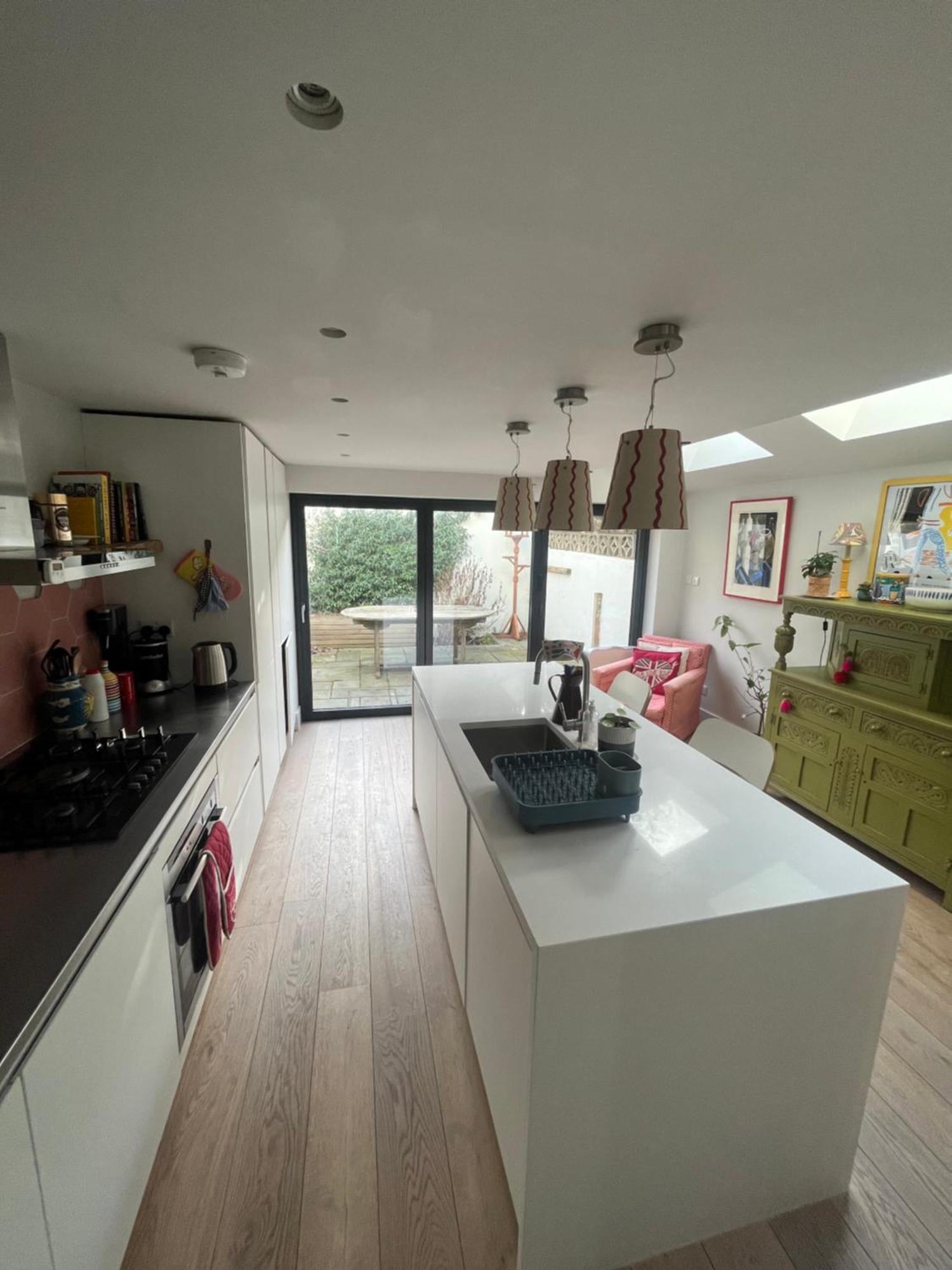 Stylish And Spacious 2 Bedroom House In Brixton