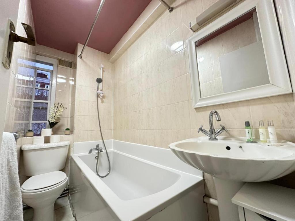 Beautiful Studio Edgware Road Apartment