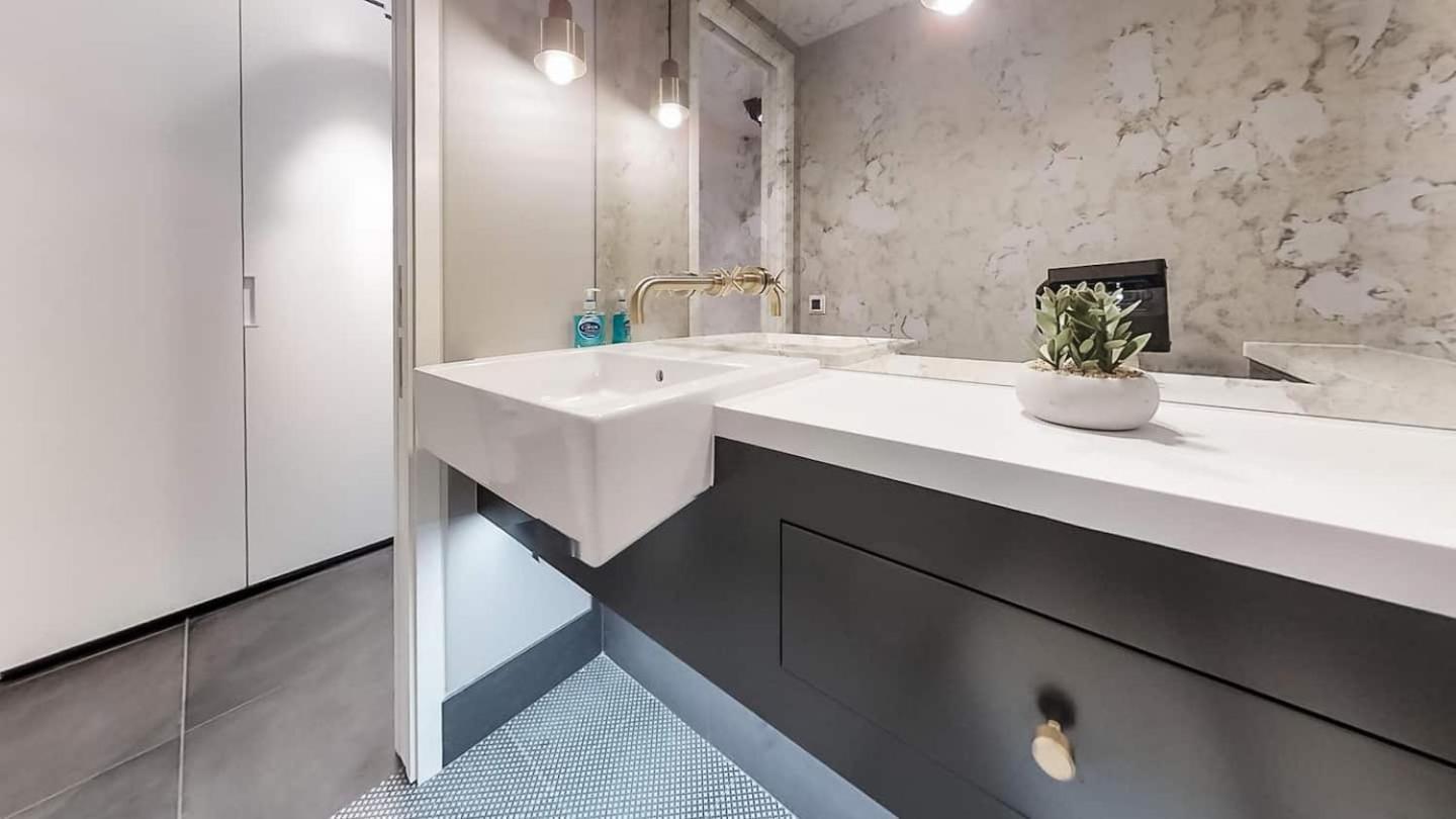 Lovely 4 Bdr Free Parking * London