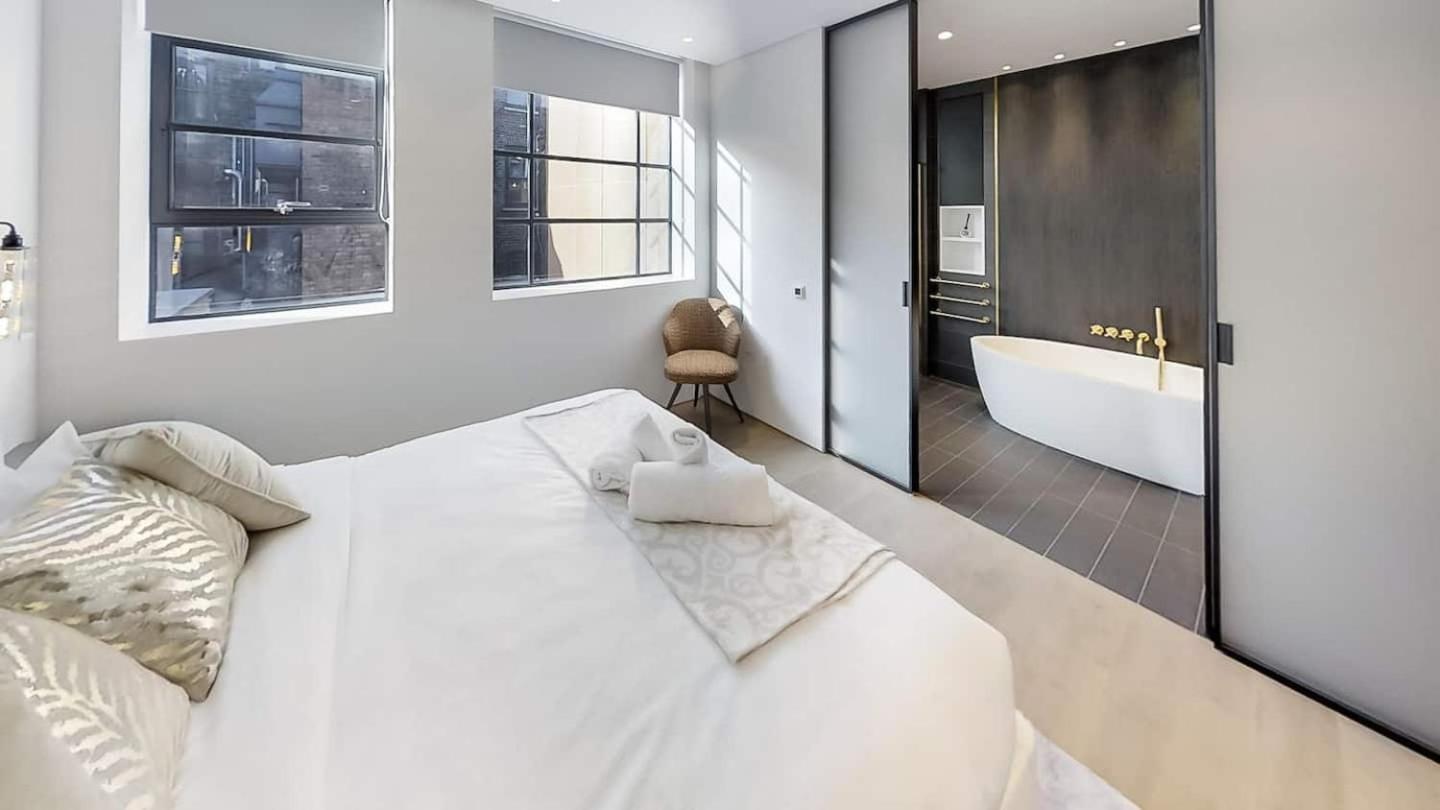 Lovely 4 Bdr Free Parking * London