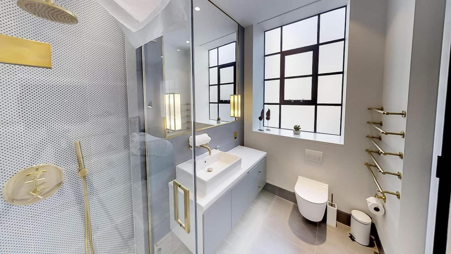 Apartment Lovely 4 Bdr Free Parking *
