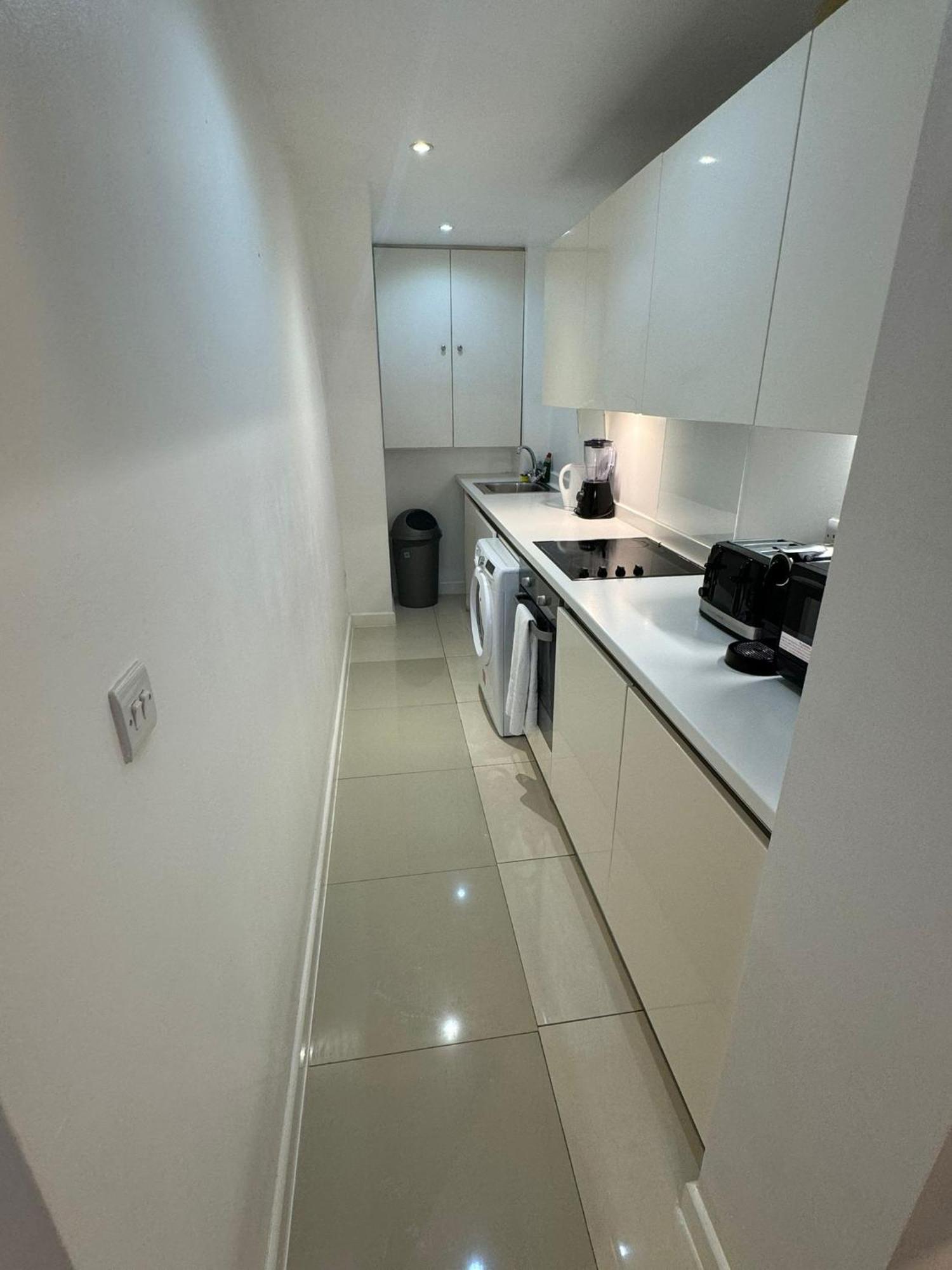 Sleep 8 In The Heart Of Hy4 * London
