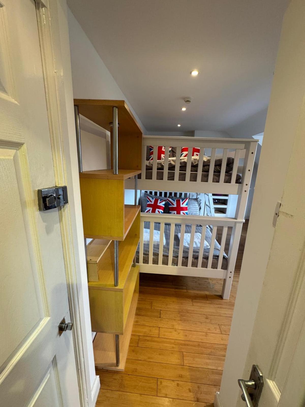 Apartment Flat F In Oxford Road London