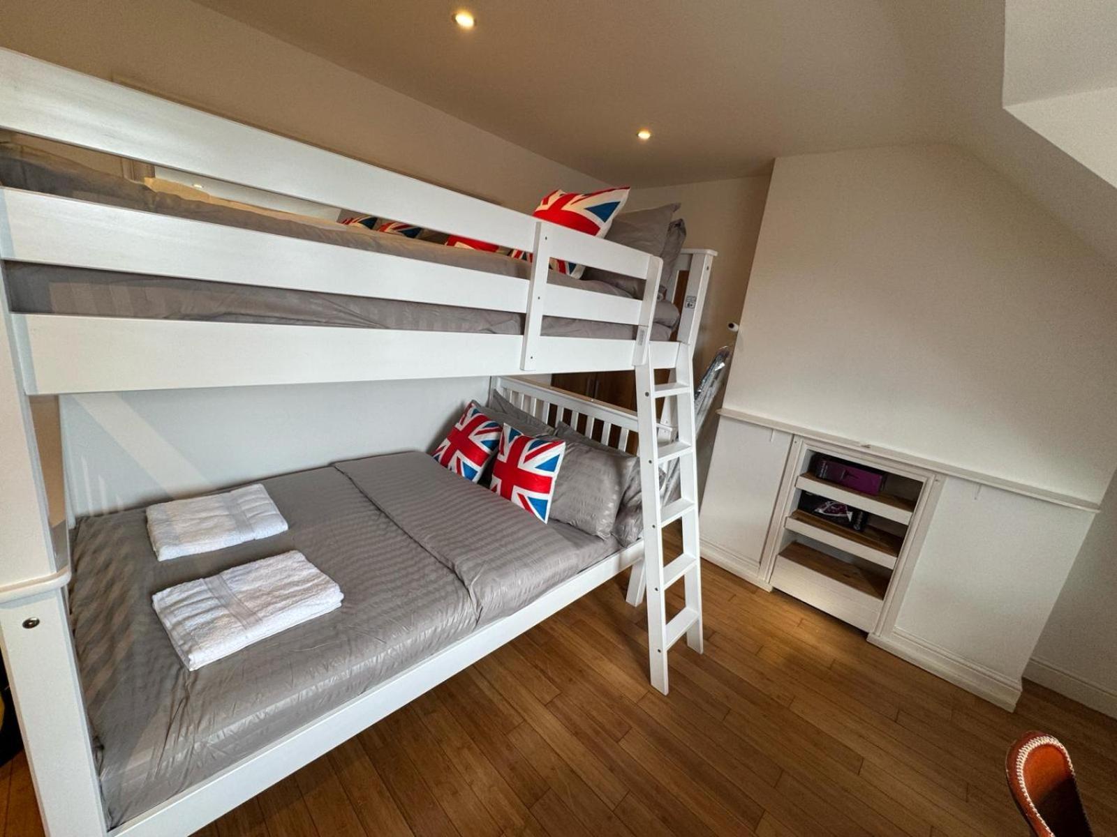 Flat F In Oxford Road London