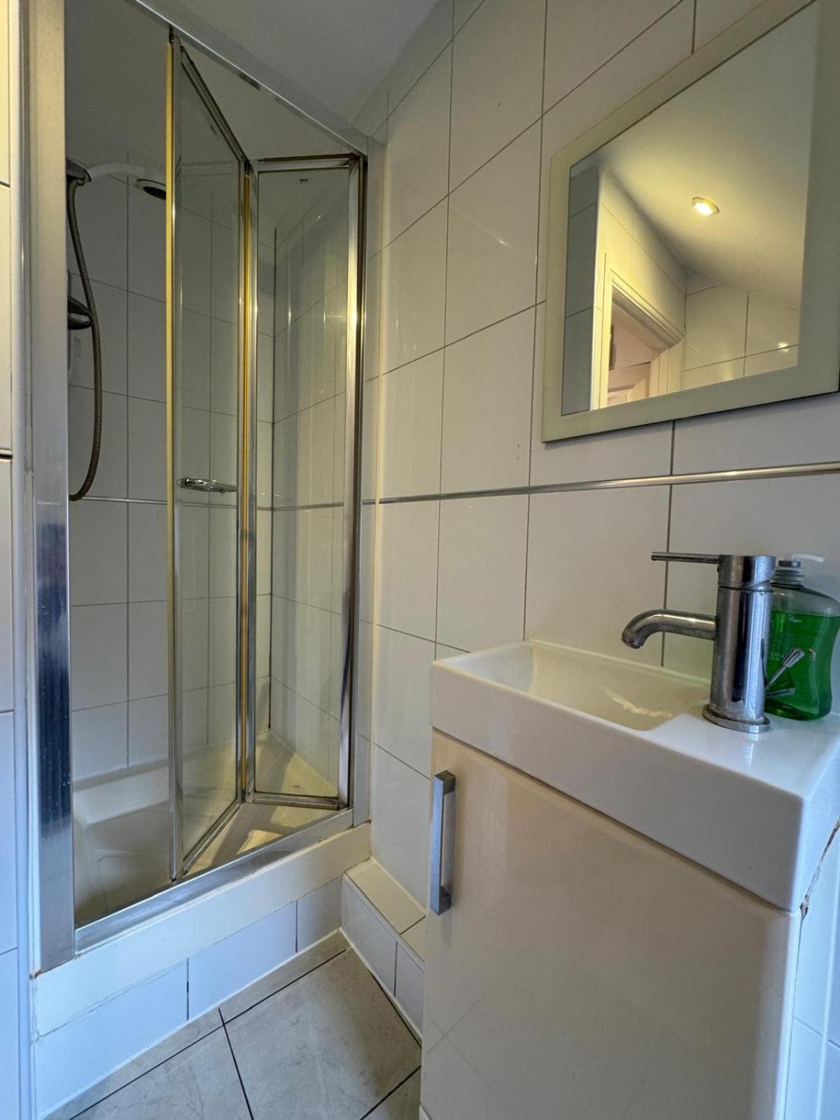 Apartment Flat F In Oxford Road London