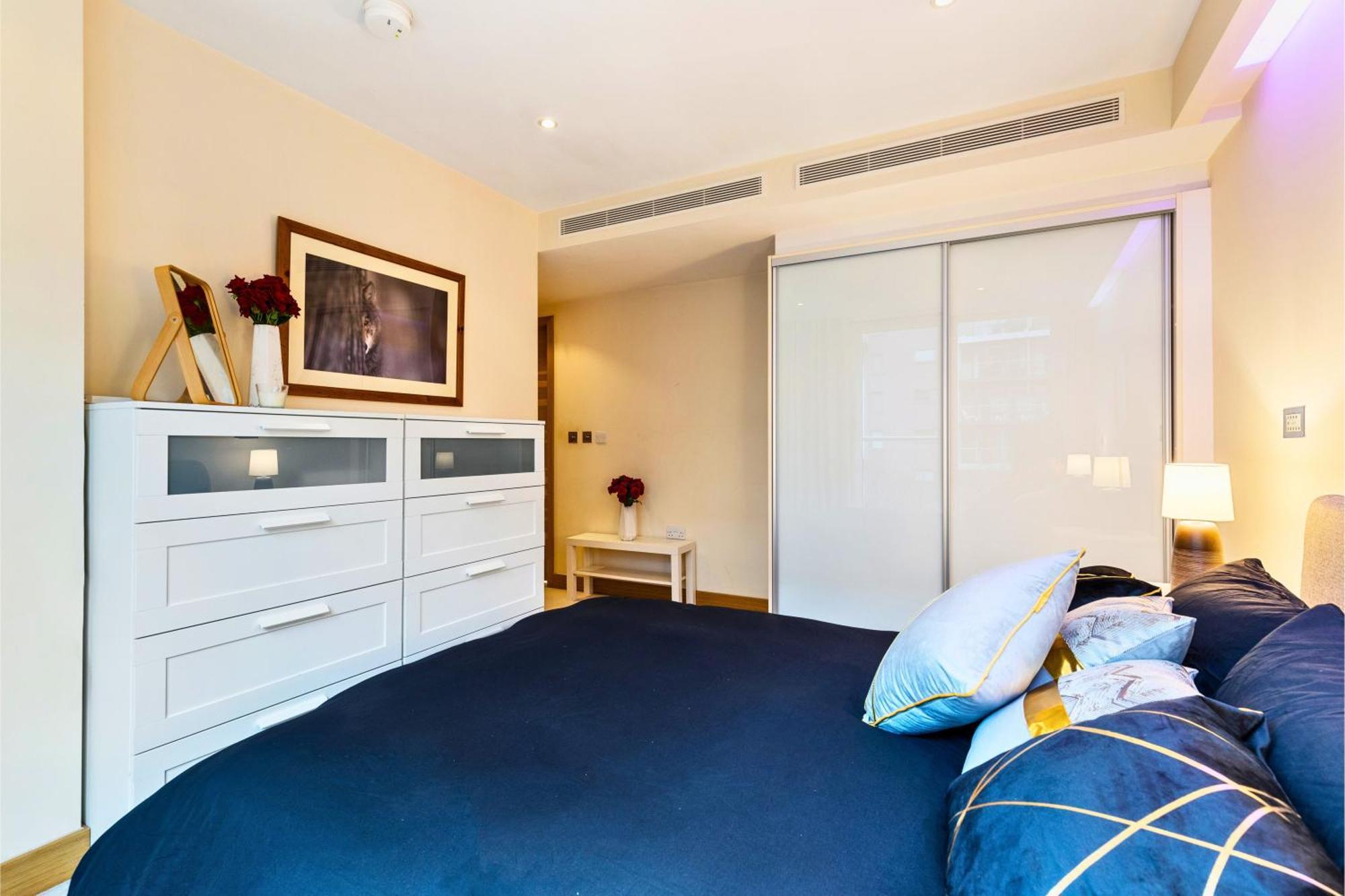 Chelsea Bridge 2bed 2bath Balcony Fast Wifi - Luxurylondonstays Appartement Londen