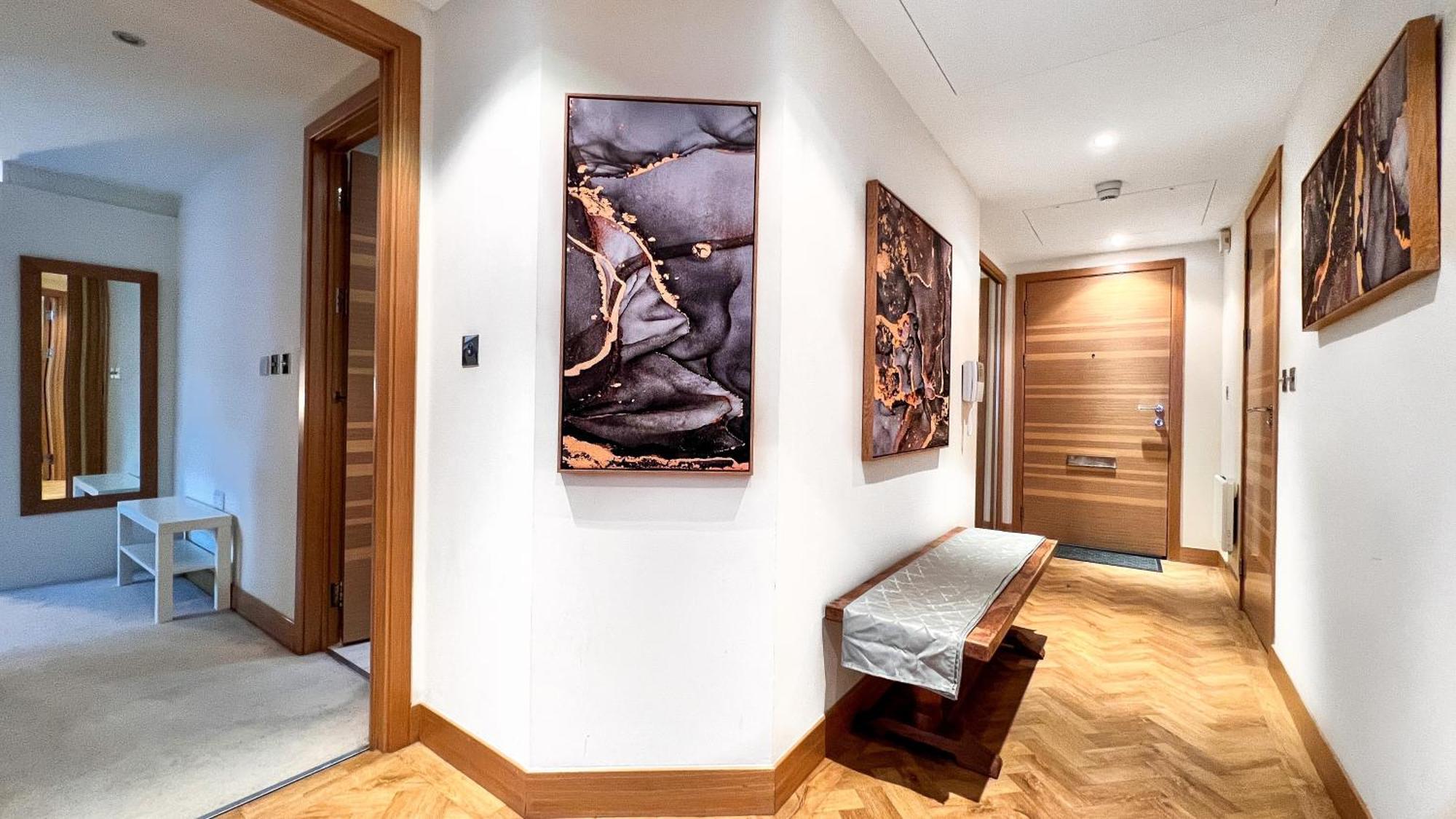 Chelsea Bridge 2bed 2bath Balcony Fast Wifi - Luxurylondonstays Londen