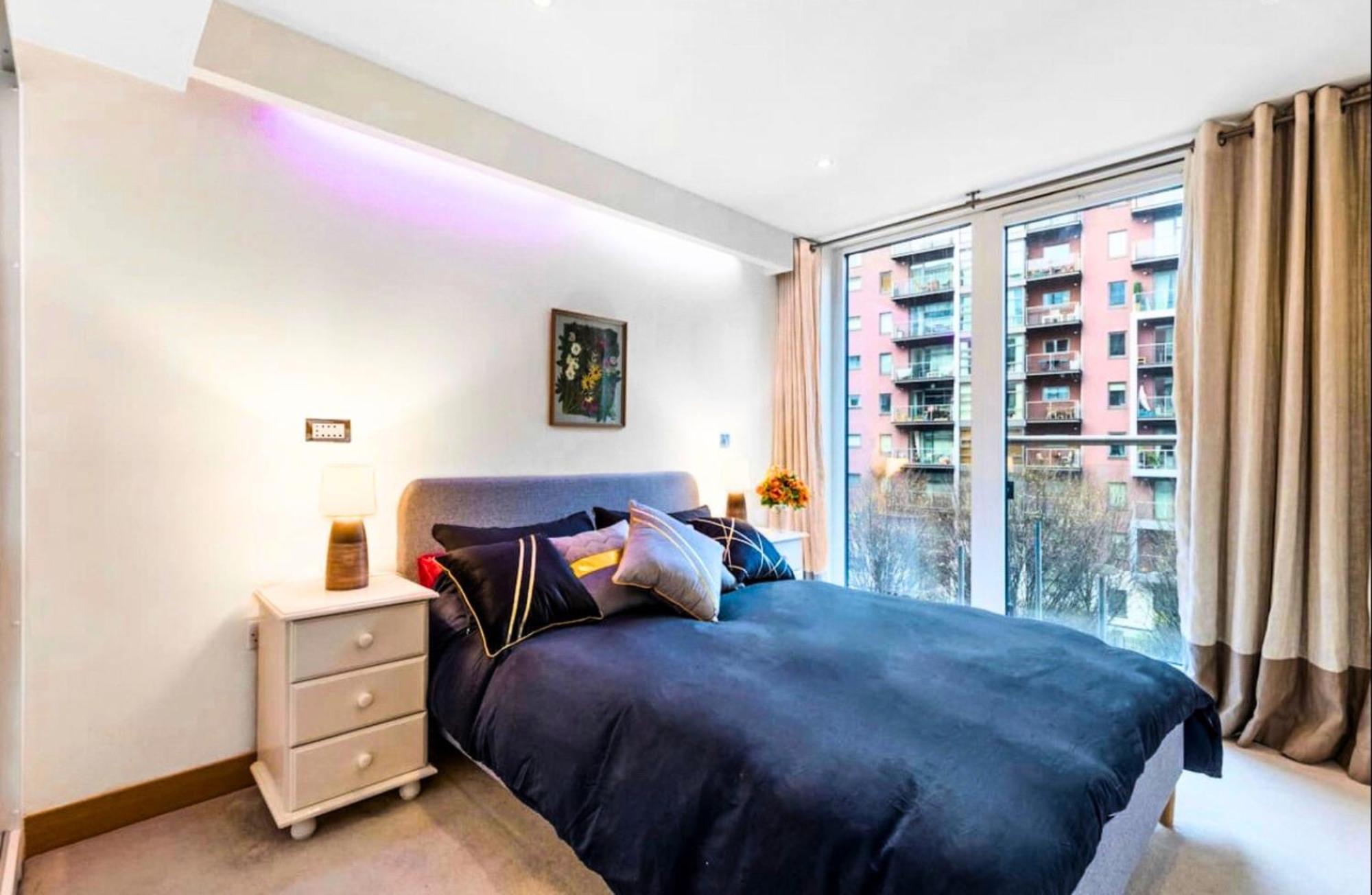 Chelsea Bridge 2bed 2bath Balcony Fast Wifi - Luxurylondonstays Appartement Londen
