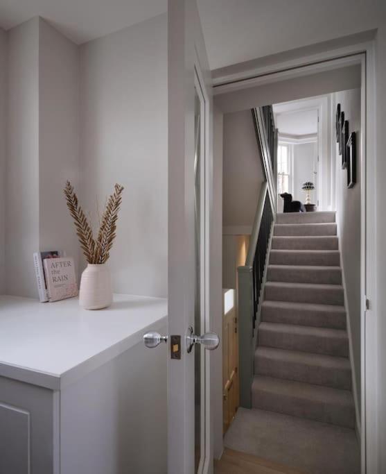 3 Bed Corner House Portobello Rd Holiday home *