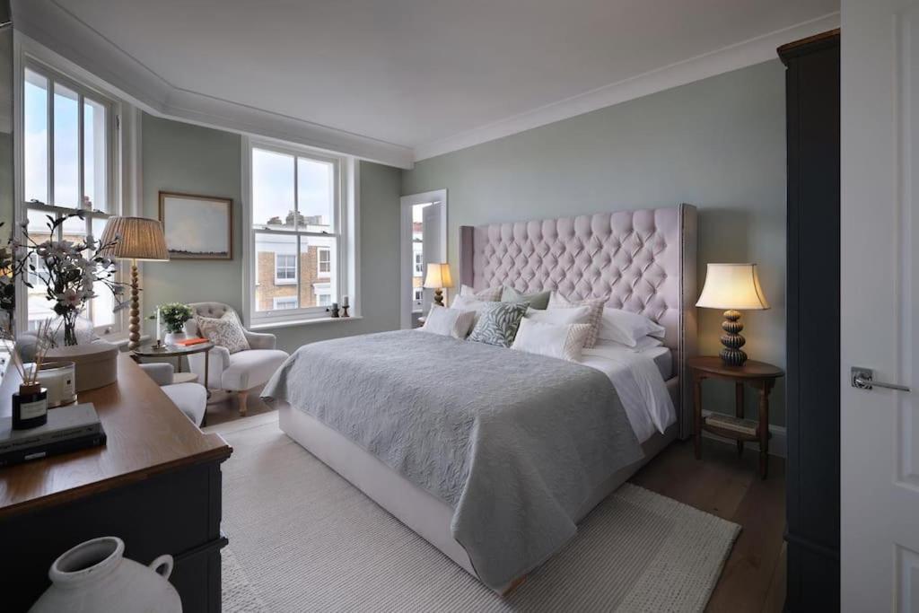 3 Bed Corner House Portobello Rd * Londen