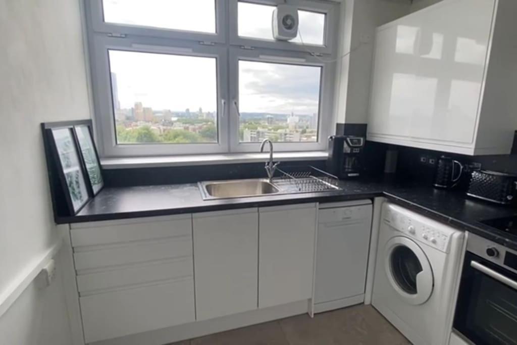 -2 Bedroom - Breathtaking Views Skyline Canary Warf Appartement Londen