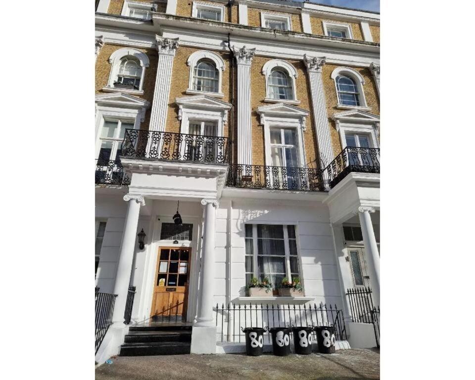 F202-cosy 2nd Flr Flat Fits 3 Near Hyde Park Appartement Londen