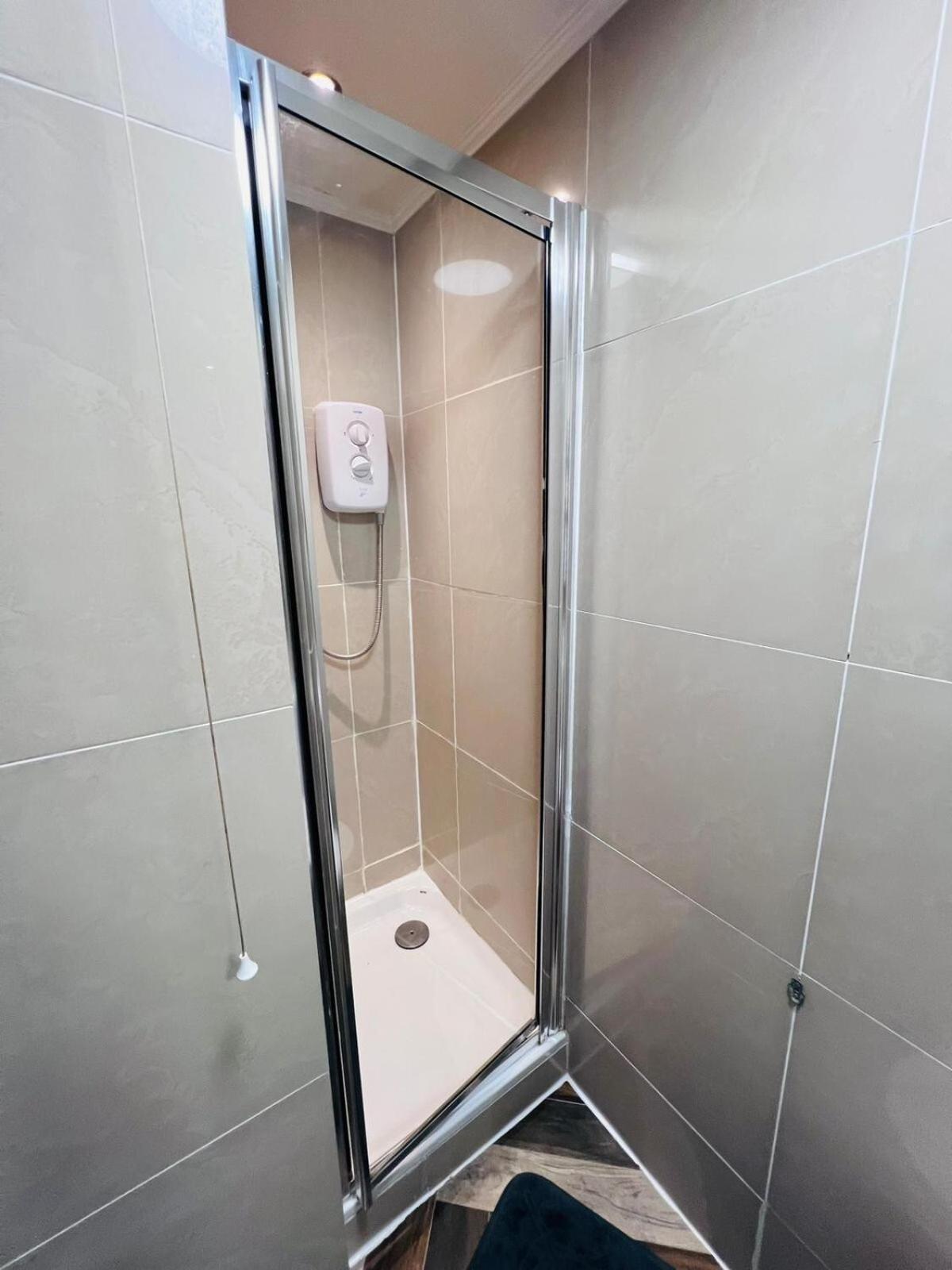 F301-awesome 3rd Flr Fits 1 Near Hyde Park London