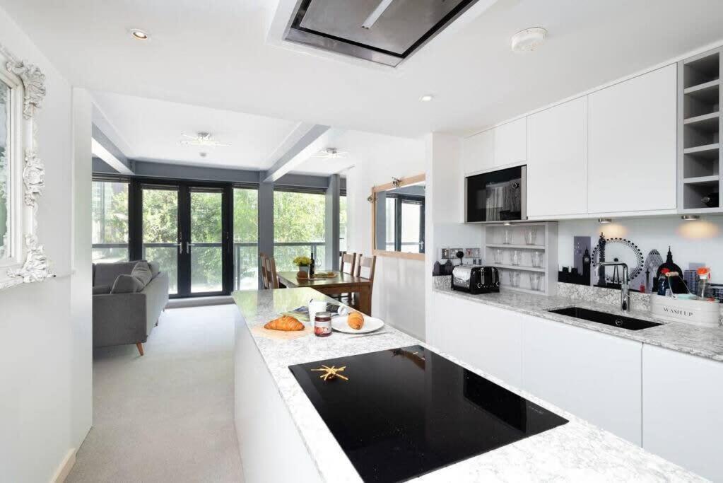 Chic Living In Stratford A Cozy 2br Flat Appartement *