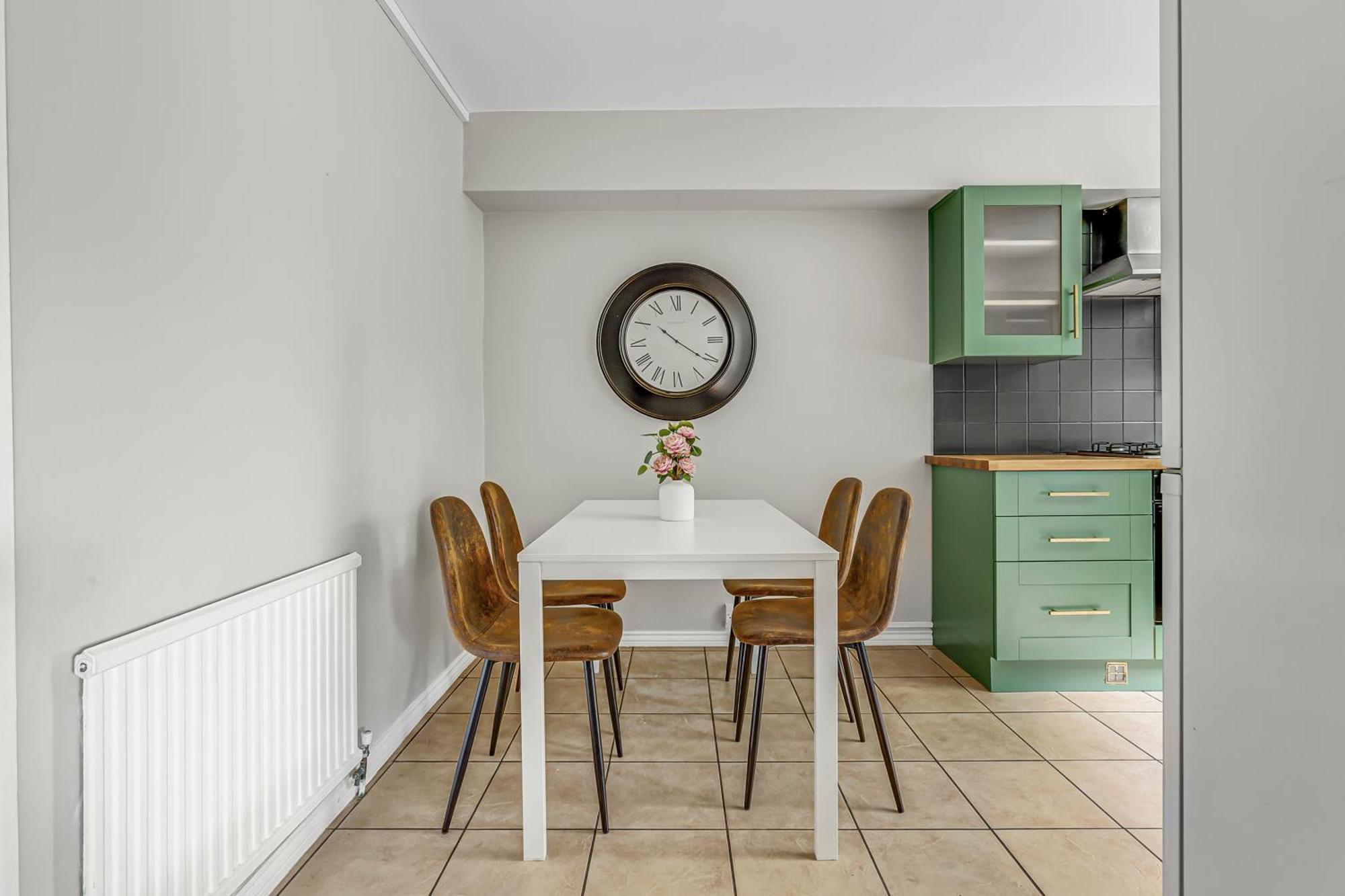 Apartment Riverside Retreat In Putney *