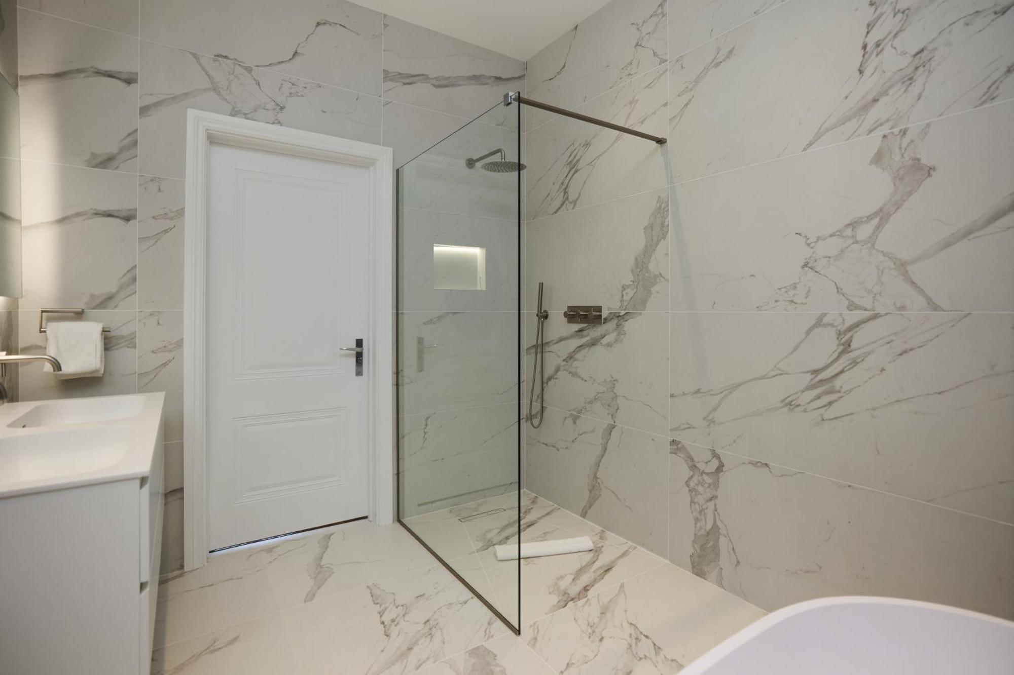 The Roehampton Place - Elegant 5bdr House With Garden And Parking Apartment