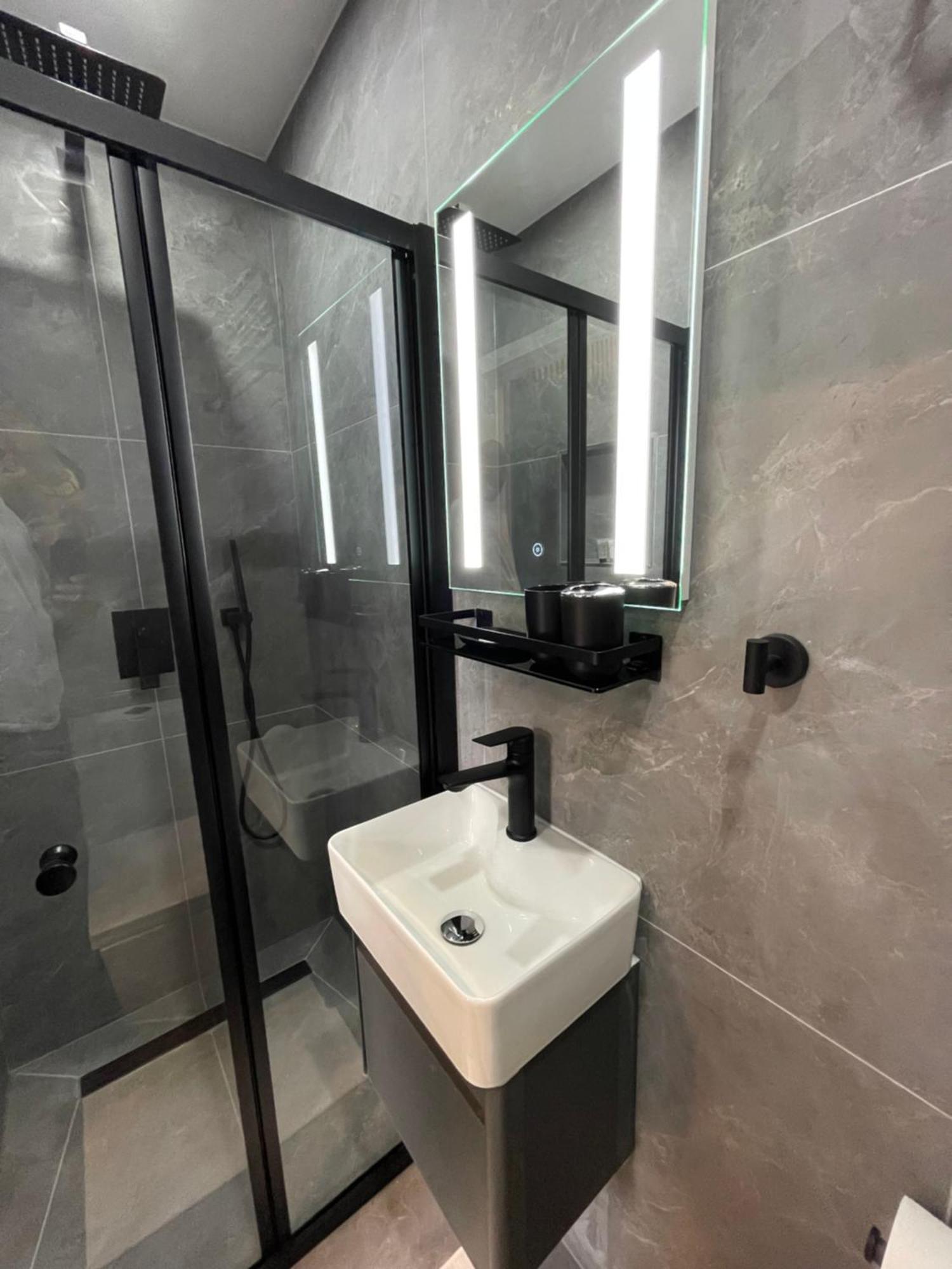 Luxury In Vibrant Area Londen