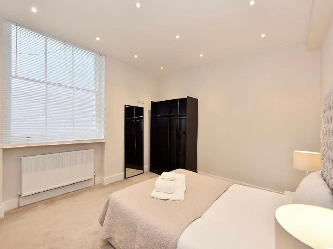 Three Bedroom Flat In South Kensington Apartment