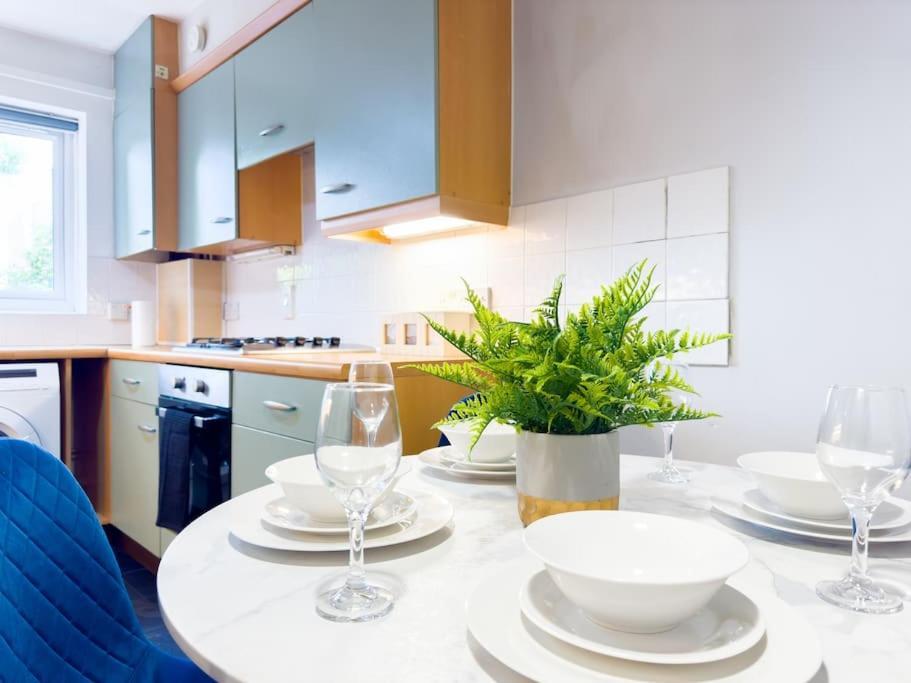 Last-minute Reserve L Modern 2 Double Bed For 5 Guests L Hofin Short Lets & Serviced