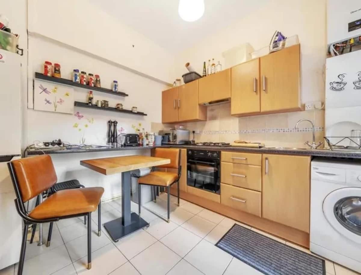 Charming 1-bedroom Southfields, Apartment