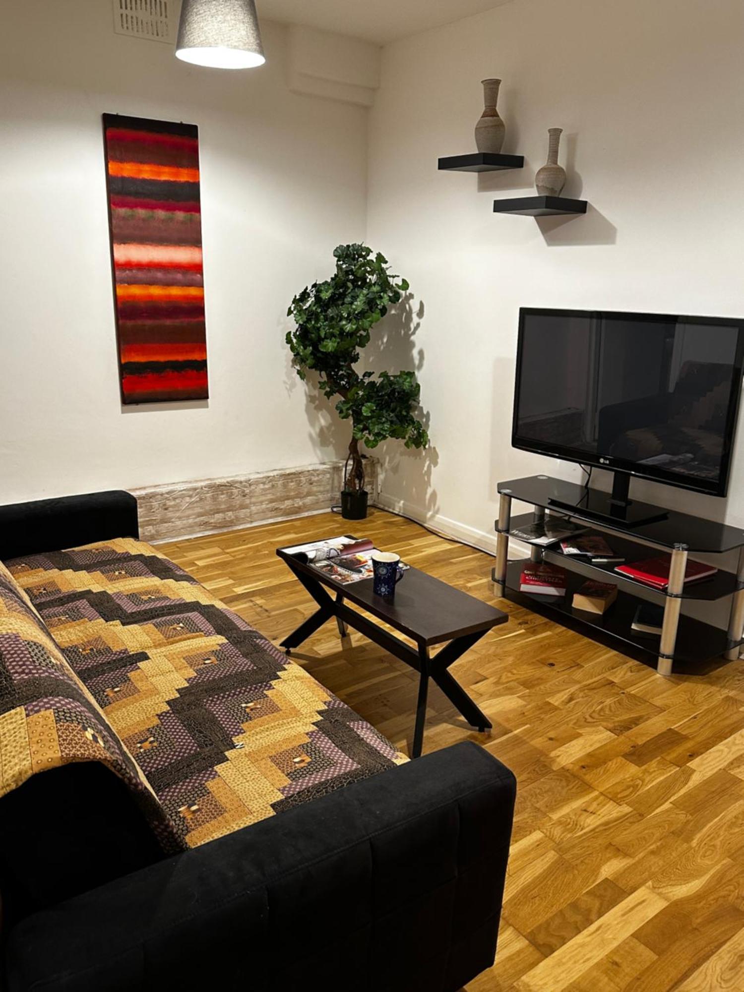 Charming 1-bedroom Southfields, *
