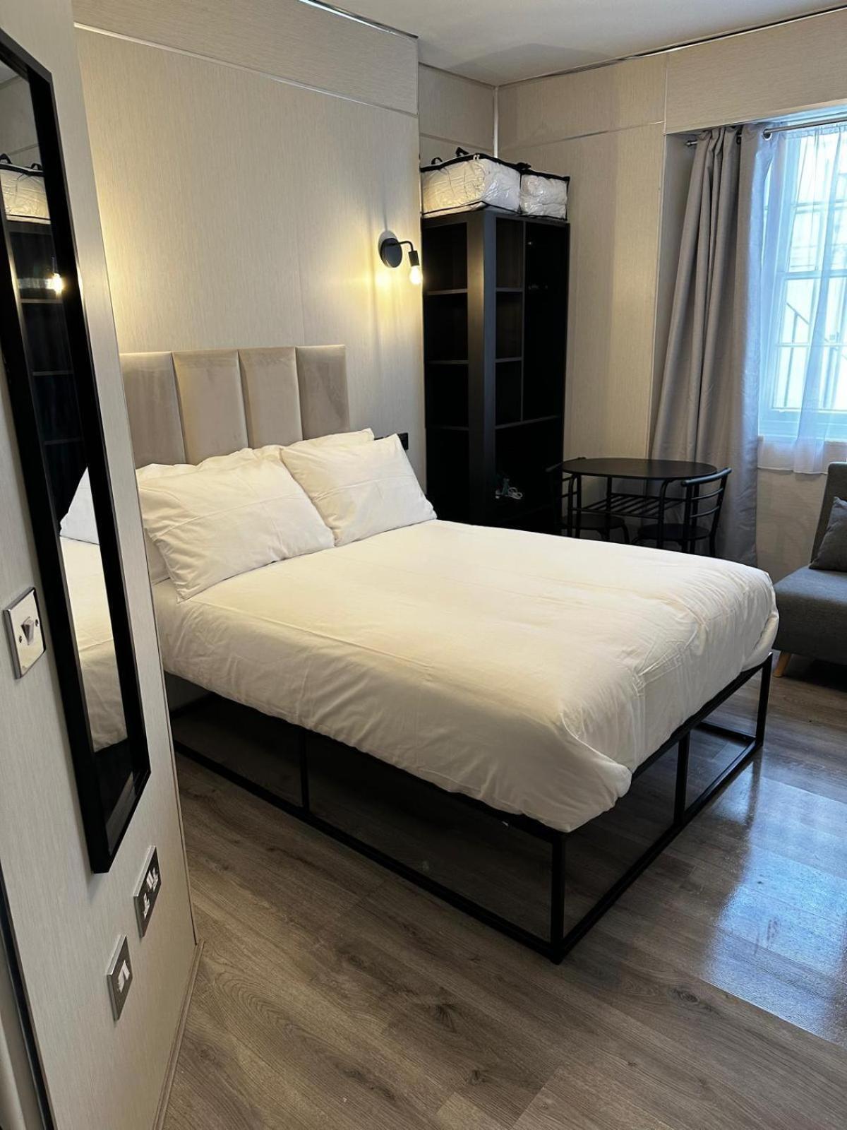 Fb2-fantastic Basement Good For 3 Near Hyde Park Apartment *