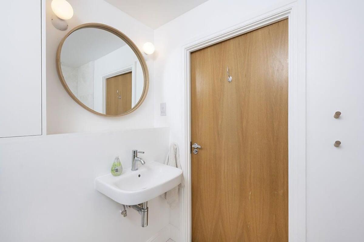 Lovely One Bedroom In Elephant Castle Apartment *