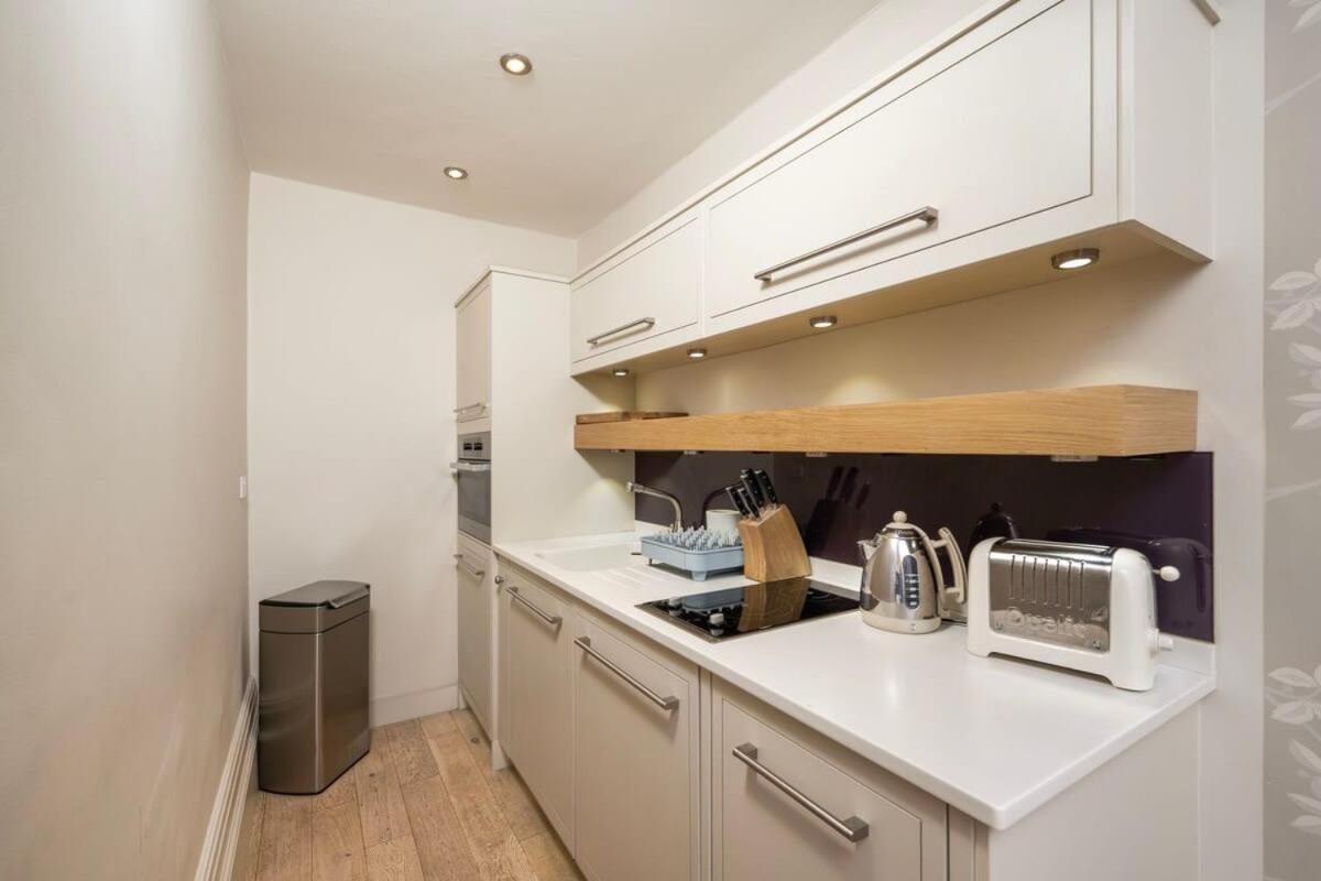 Charming Chelsea Your Cozy Urban Retreat Apartment *
