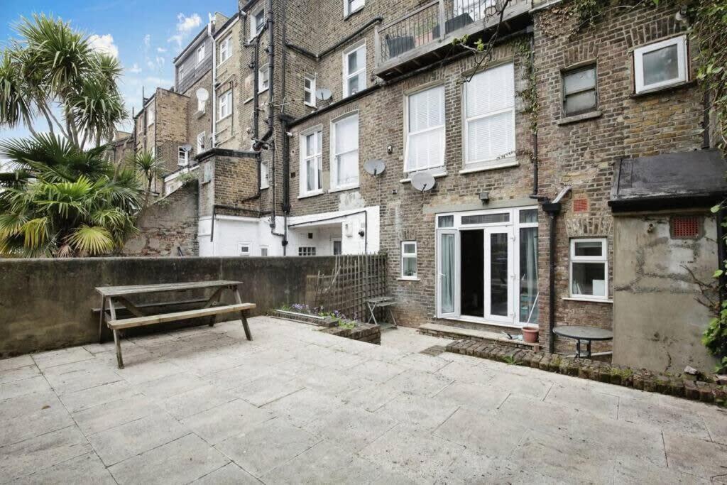 Charming West Your Urban Oasis * London