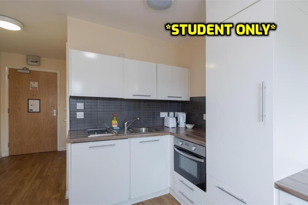 Student Only Zeni Vauxhall Apartment London