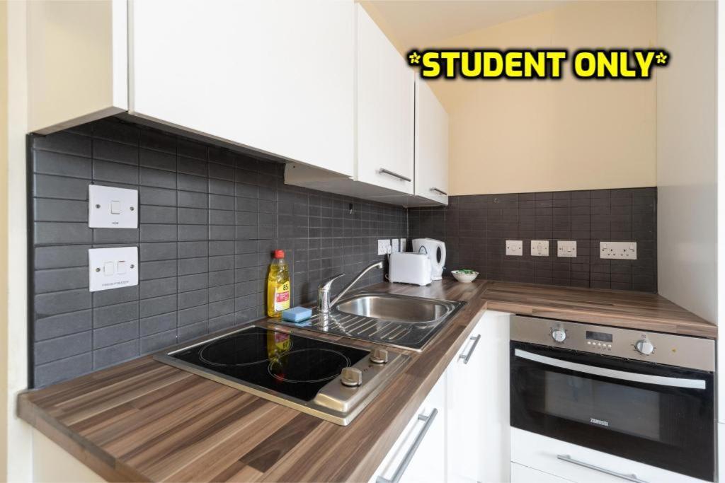 Student Only Zeni Vauxhall Apartment London