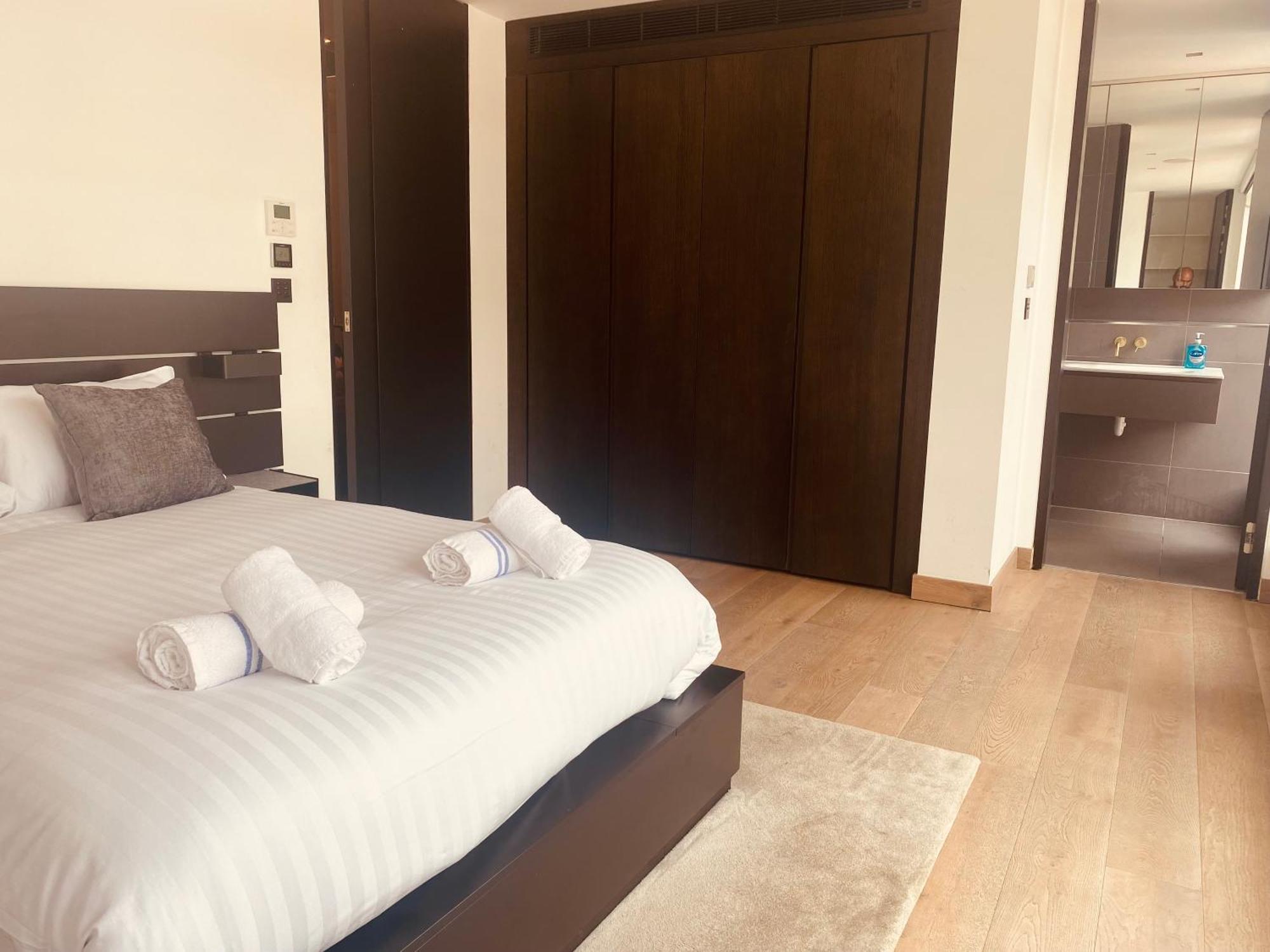Shoreditch 3 Bed 2 Bath Large Terrace & Park View * Londen