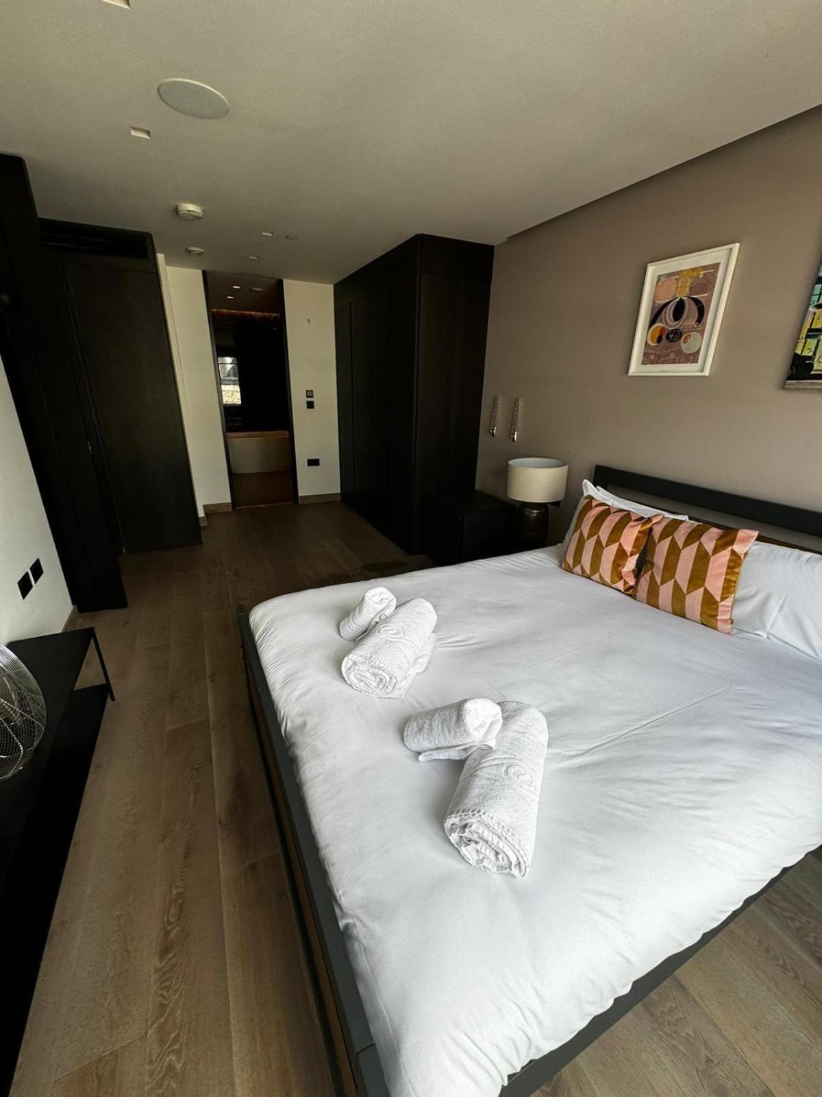 Shoreditch 3 Bed 2 Bath Large Terrace & Park View Londen