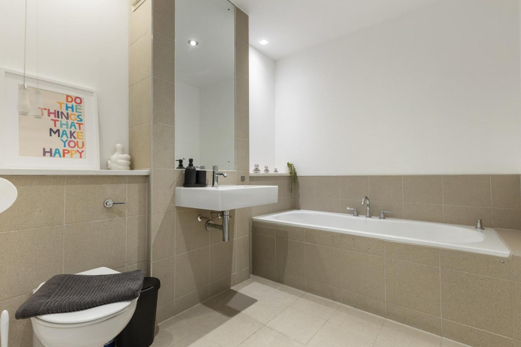 London, Kings Cross, Minutes From Station!