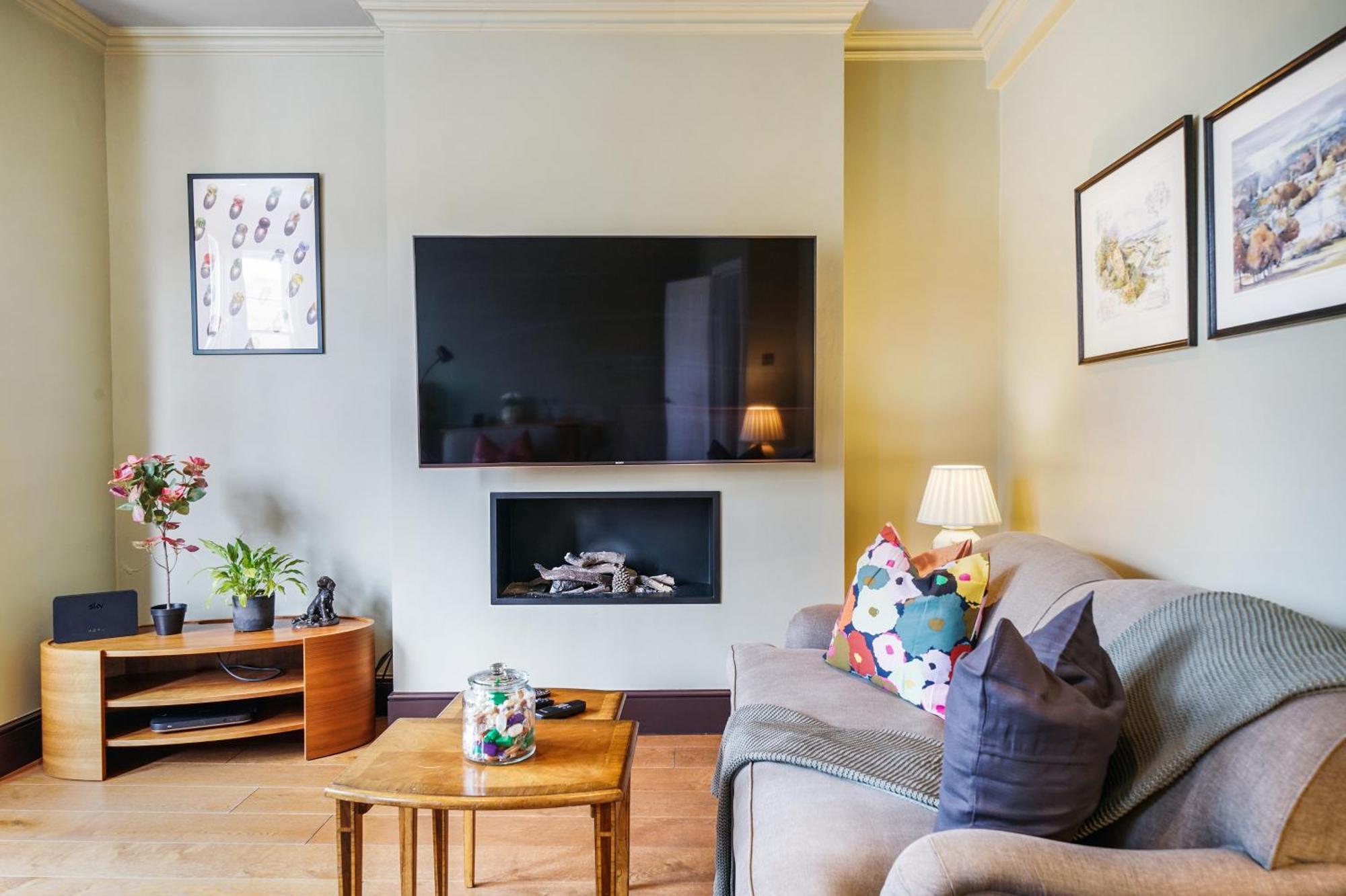 Сasa de vacaciones Stylish 2bed 2 Bath House With Balcony *