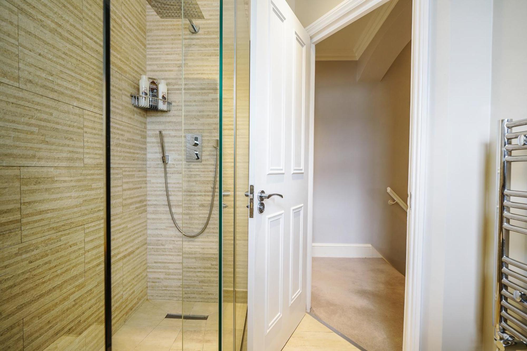 Stylish 2bed 2 Bath House With Balcony Сasa de vacaciones *