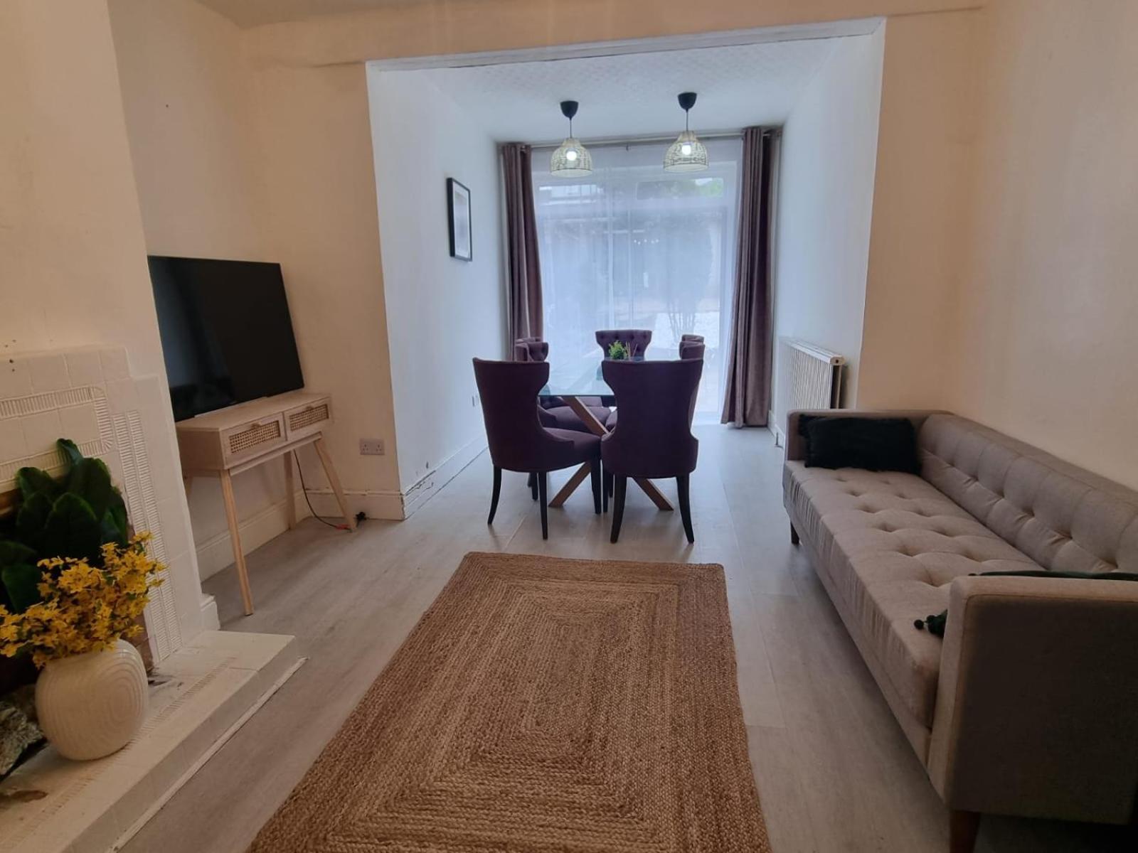 Holiday home Large 4 Bed Terraced House *