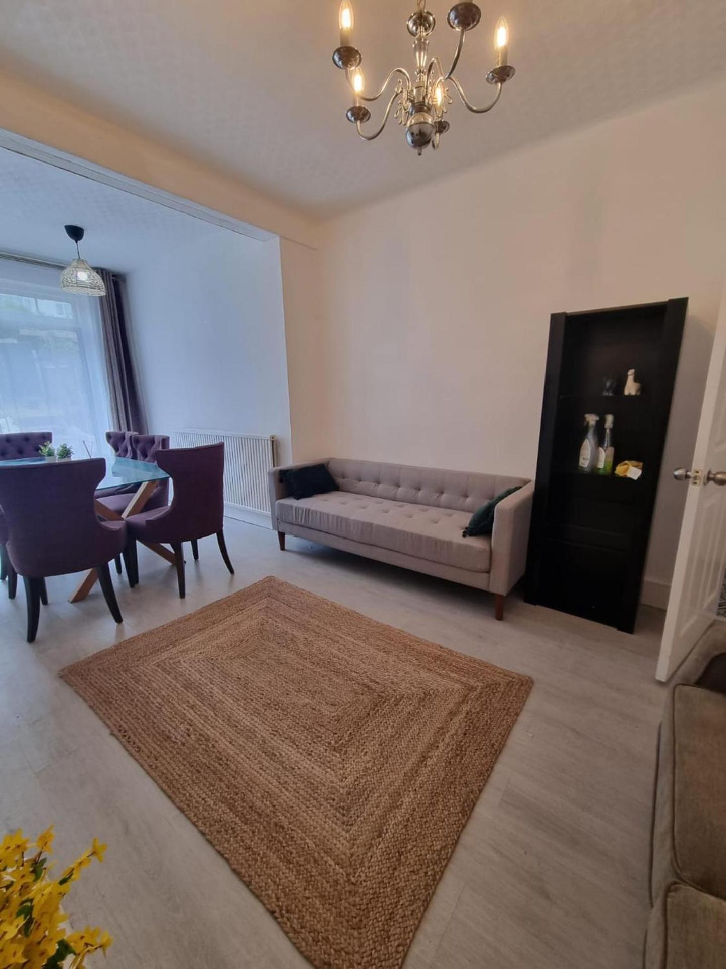 Large 4 Bed Terraced House *
