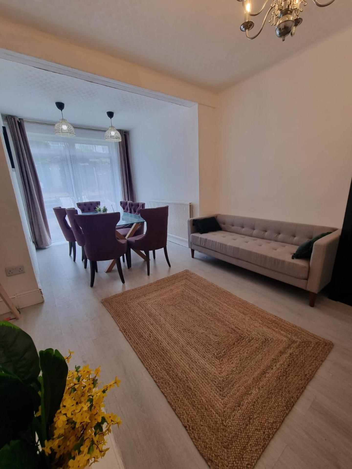 Large 4 Bed Terraced House * London
