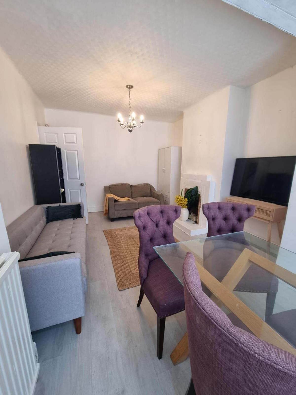 Holiday home Large 4 Bed Terraced House
