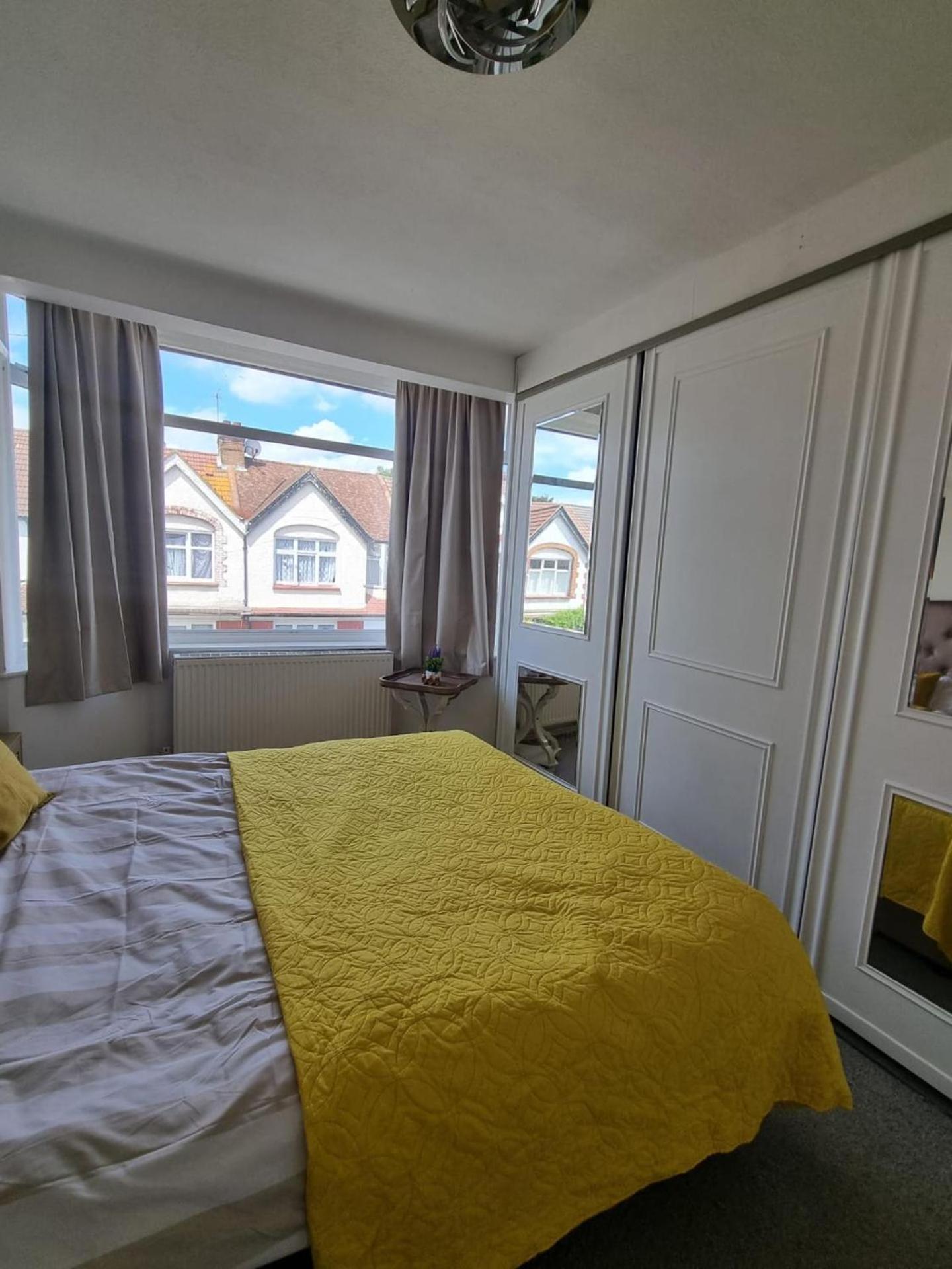 Large 4 Bed Terraced House Holiday home London
