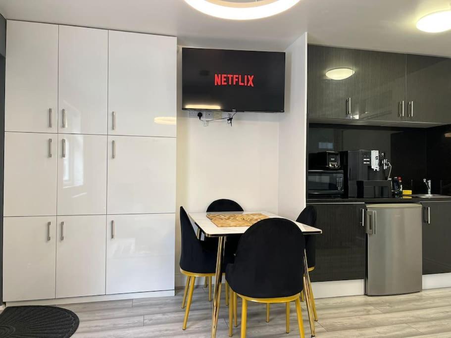 Holiday home Golders - Modern One Bed London