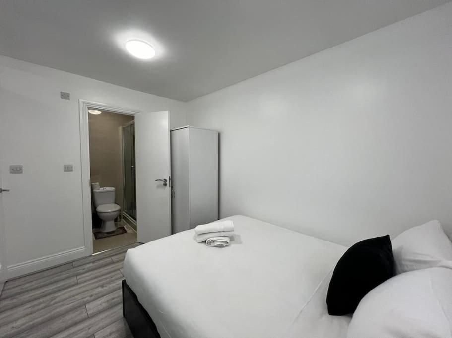 Golders - Modern One Bed Holiday home *