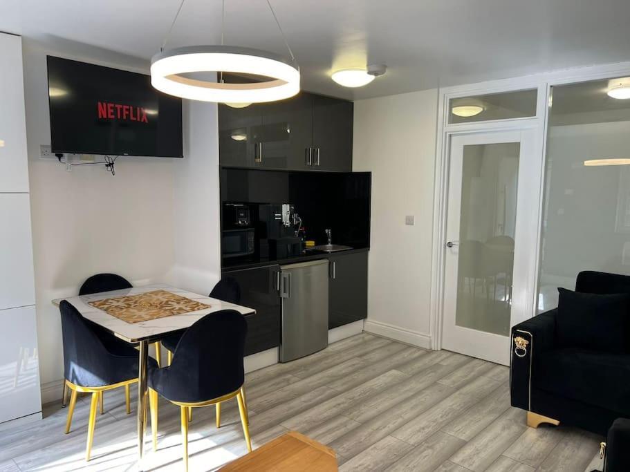 Golders - Modern One Bed Holiday home
