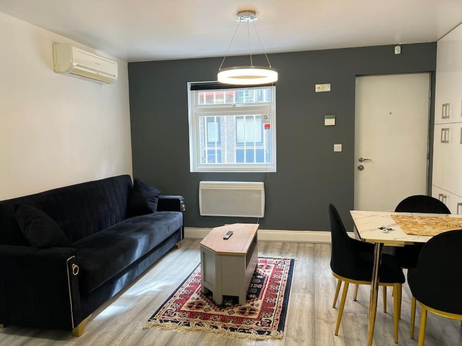 Golders - Modern One Bed Holiday home