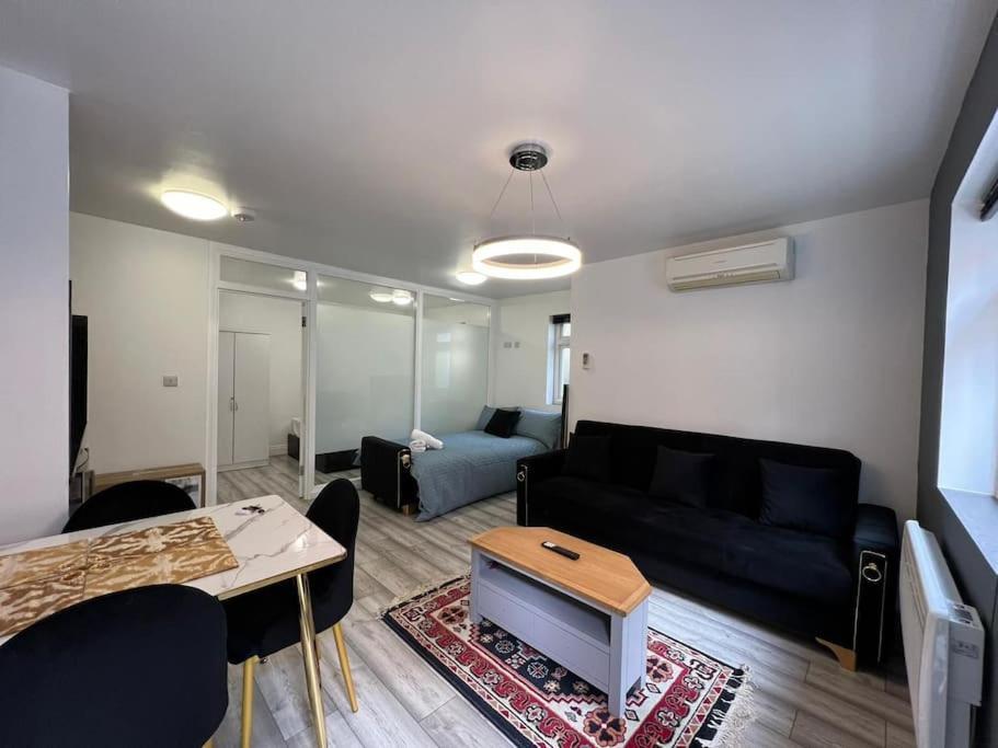 Holiday home Golders - Modern One Bed