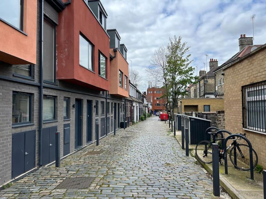 Golders - Modern One Bed London