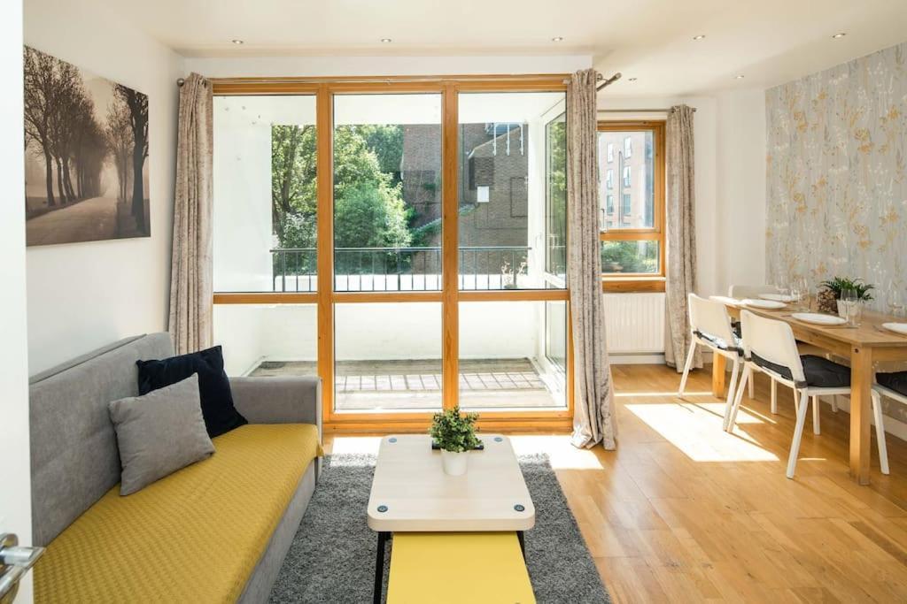 Apartment 2bed Living Balcony London